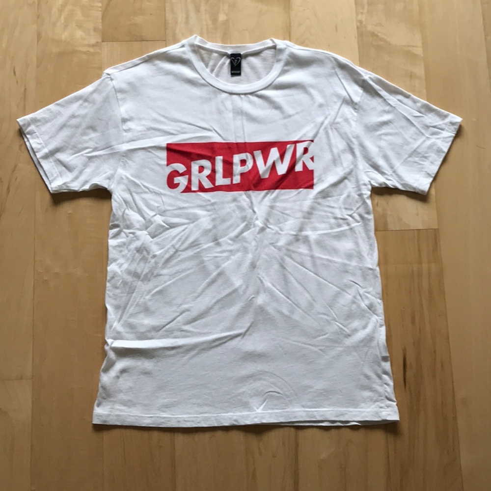 3/$15 Windsor graphic T